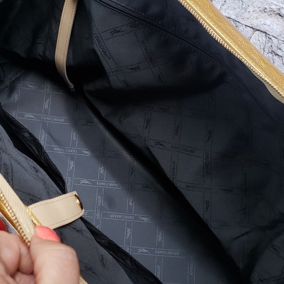 𝅺LONGCHAMP TRAVEL weekender gold/yellow patent leather satchel gold hardware. - Picture 10 of 17